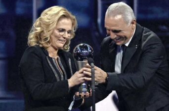 FIFA kiest Sarina Wiegman als beste vrouwelijke coach – lees hier ook het verslag van haar presentatie op het VVON Voetbalcongres